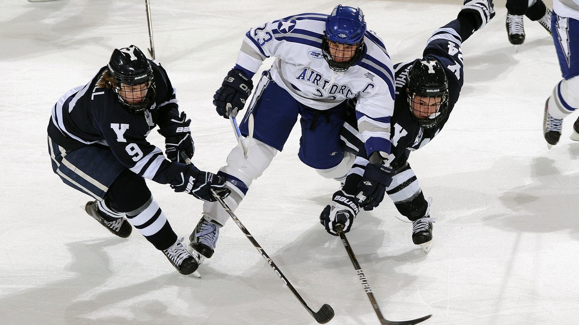 赛道上的逆袭，周冠宇鏖战红牛二队，法拉利引擎轰鸣中的东方光芒